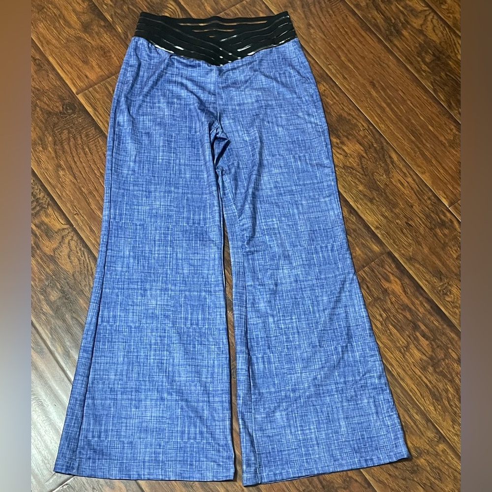 High-Waist Blue Yoga Pants with Black Strappy Waistband